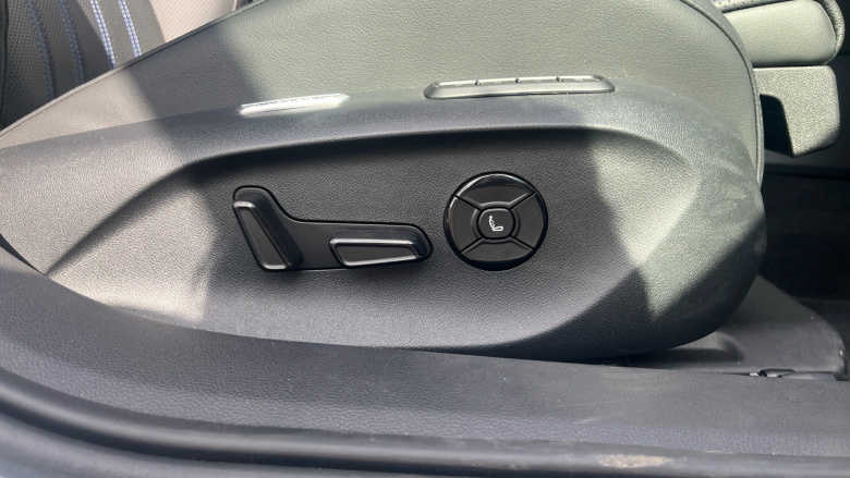 Volkswagen Passat 1.5 eTSI R-Line 5dr DSG Petrol Estate